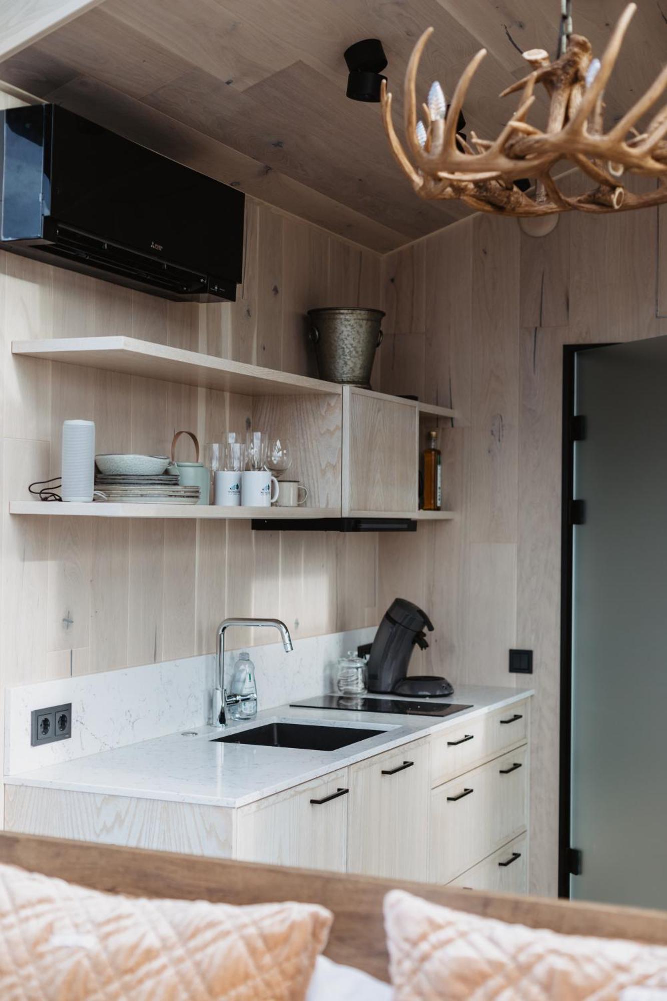 Wonderinn Arctic Utstrand Exterior foto
